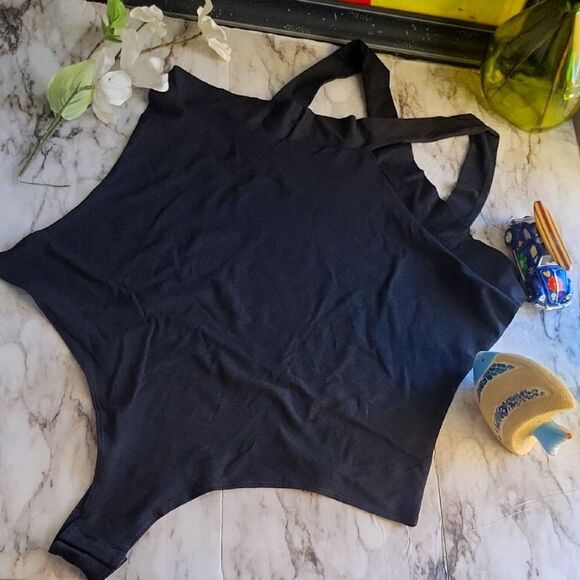 Sleek Black Asymmetrical Sleeveless Bodysuit - Picture 4 of 12